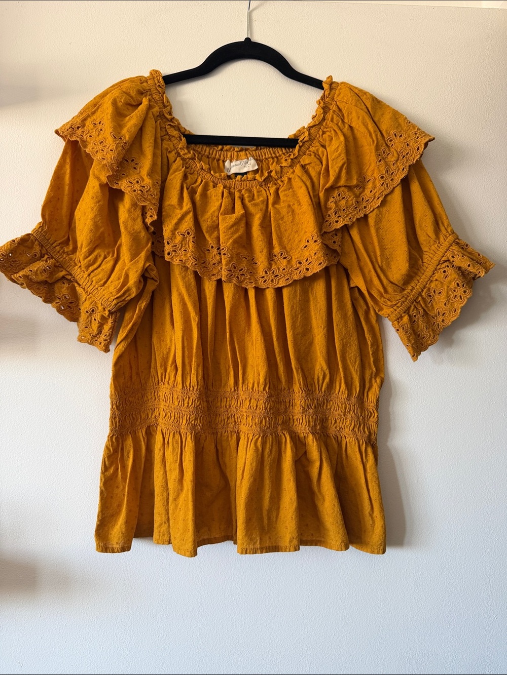 Universal Thread|Mustard|Eyelet Ruffle Peasant Top|Large|EUC